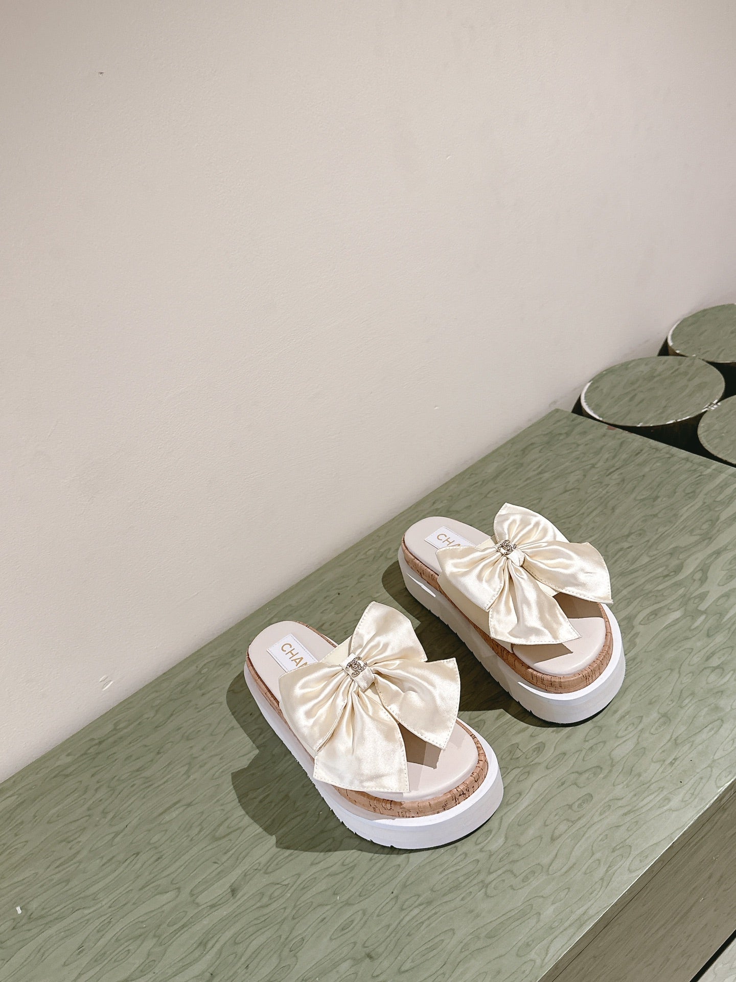 CHANEL SLIPPERS WITH SILK BOW IN WHITE COWHIDE