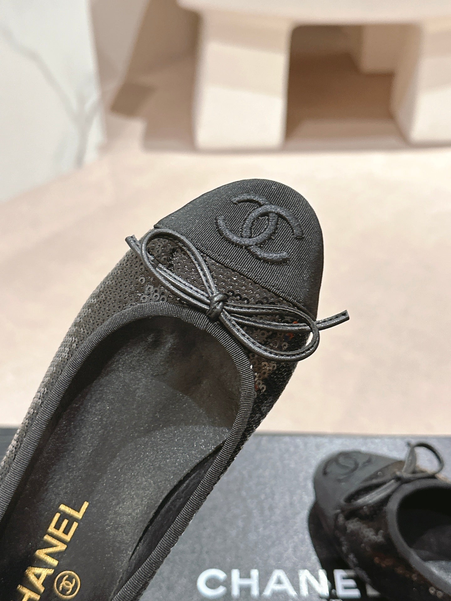 CHANEL BALLET FLATS IN BLACK GLITTERED TULLE AND SATIN